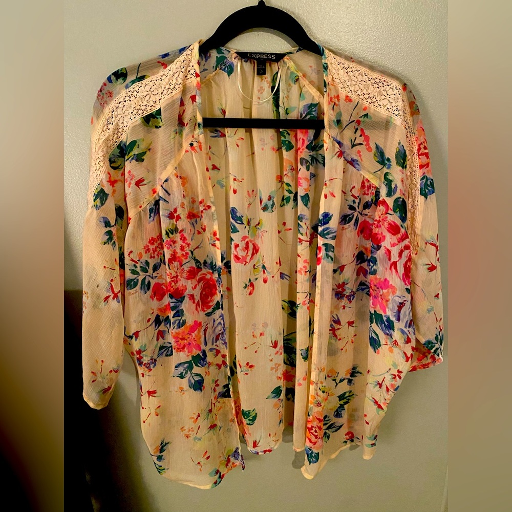 Light pink Express top size small.
